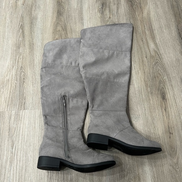 OVER THE KNEE BOOTS BRAND NEW - Picture 2 of 2